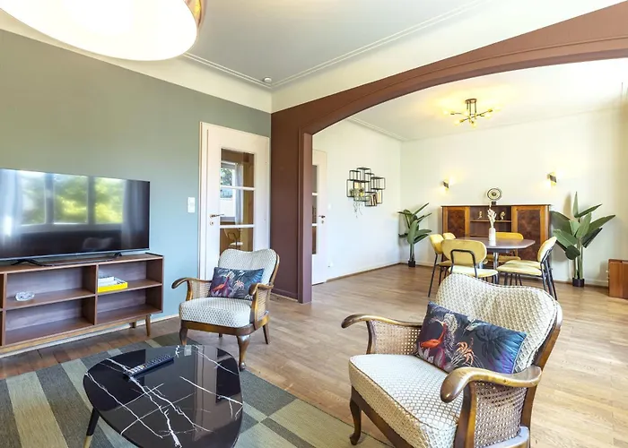 Spacious 2br In W Balcony Daire *