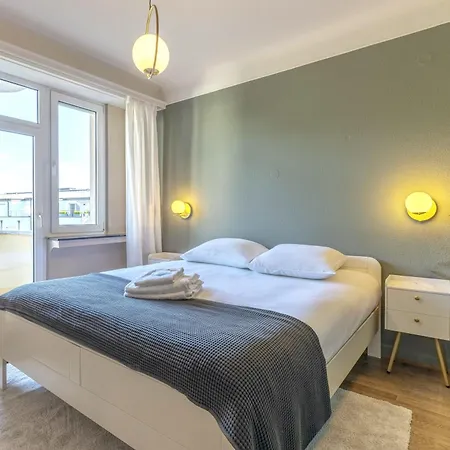 Spacious 2br Apt In Central W Balcony *