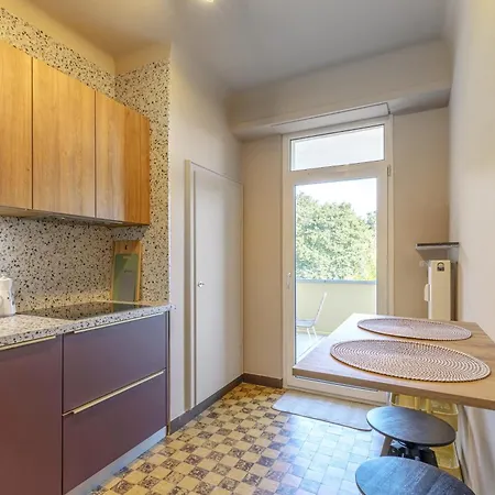 Spacious 2br In W Balcony Luxemburg