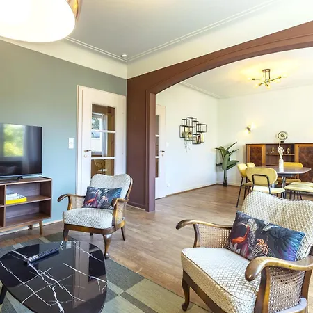 Spacious 2br Apt In Central W Balcony Apartment *
