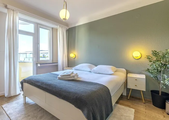 Spacious 2br In W Balcony *